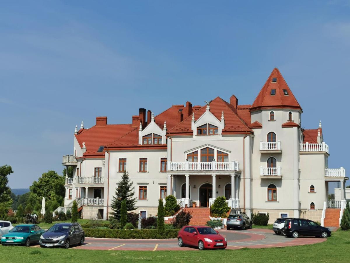 Palac Koronny Noclegi & Wypoczynek Wodzisław Exterior foto